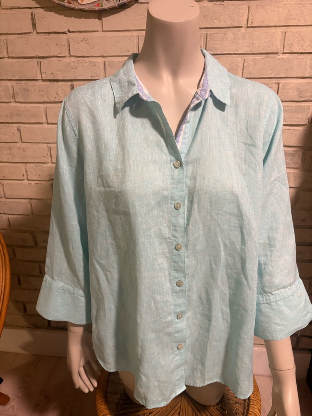 CHICO’S size 1 (1X) No Iron 100% Linen button front shirt in light aqua blue EUC